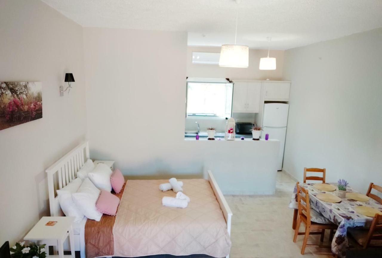 Amaryllis Boutique Apartments Мораитика Екстериор снимка